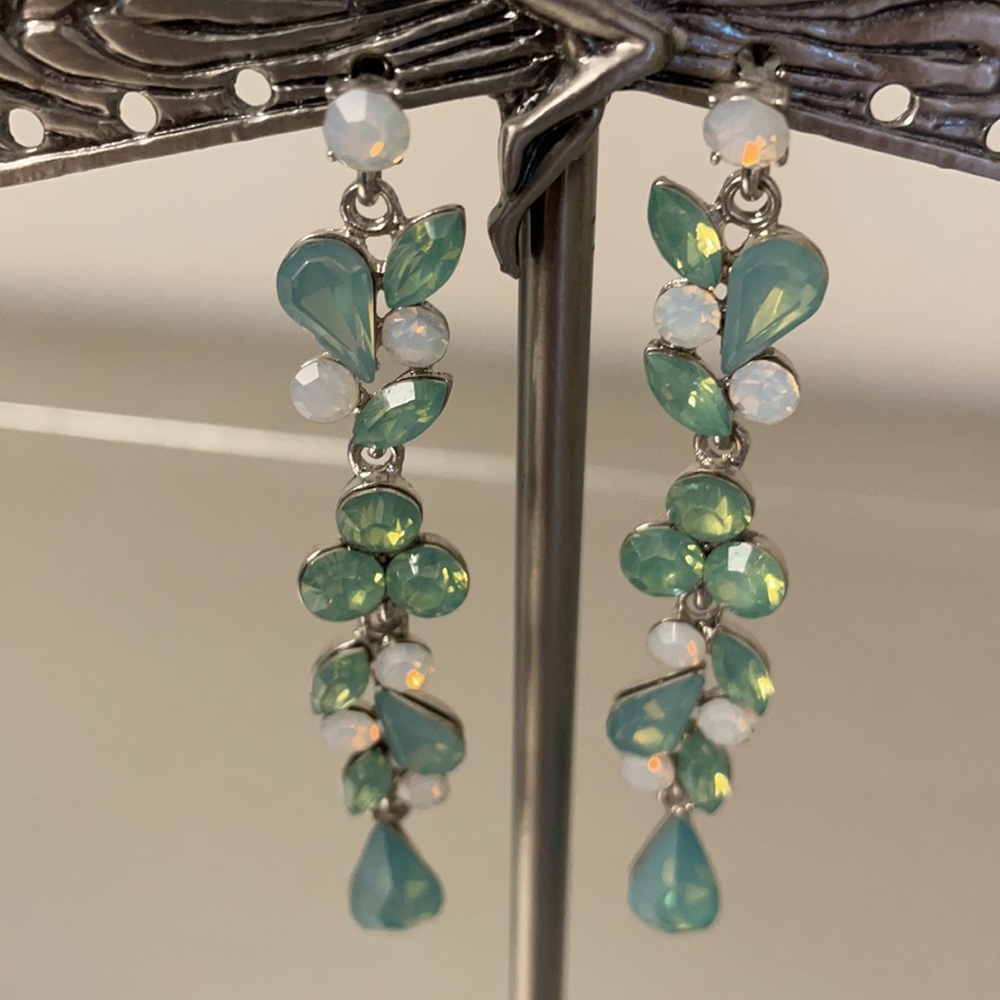 🛍 Iridescent Earrings